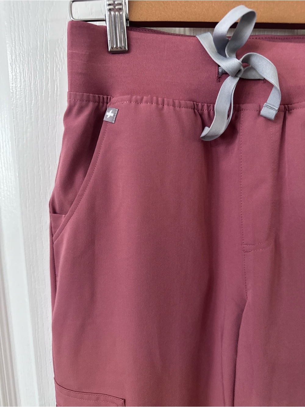 FIGS Mauve Zamora Jogger Scrub Pants - Size Small - Picture 3 of 5